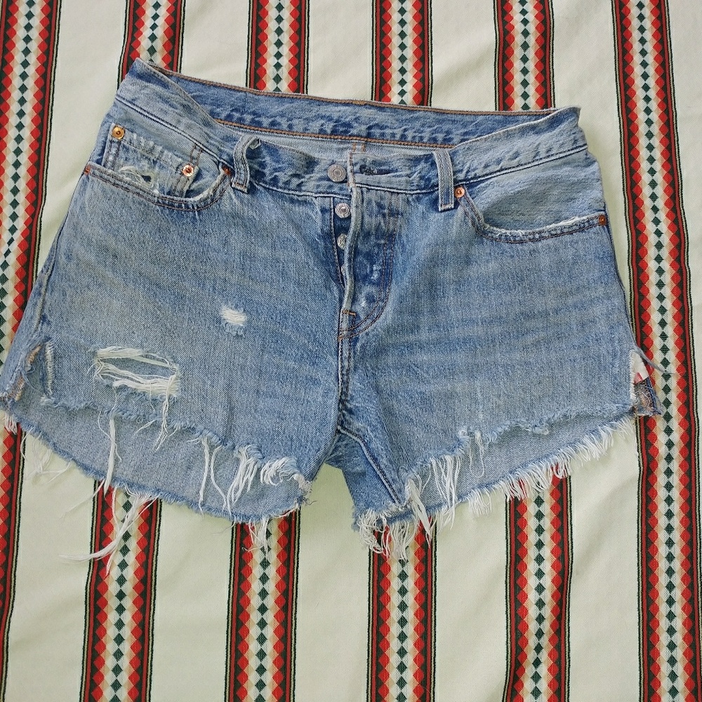 Levi 501 cutoffs
